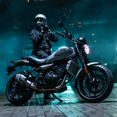 Royal Enfield présente la Guerrilla Smoke Silver